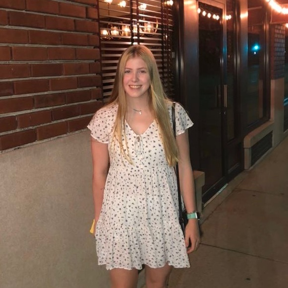 Meet your Posher, Caroline - Picture 1 of 1